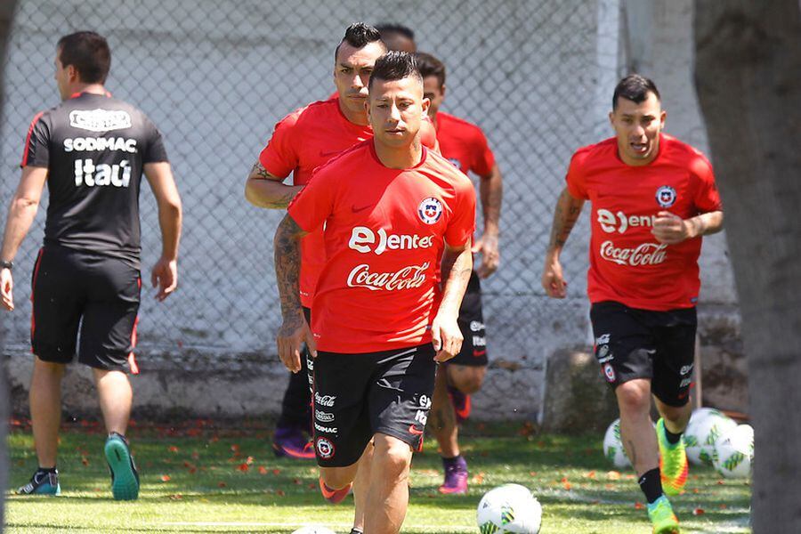 Desde Francia observan a Leonardo Valencia La Tercera