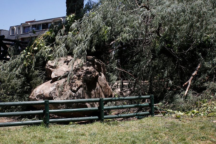 Roca se desprende del Cerro San Cristóbal