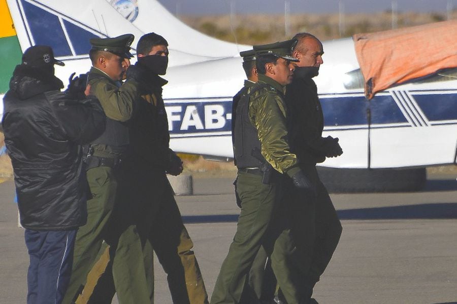 Carabineros detenidos en Bolivia ya estan en Chile