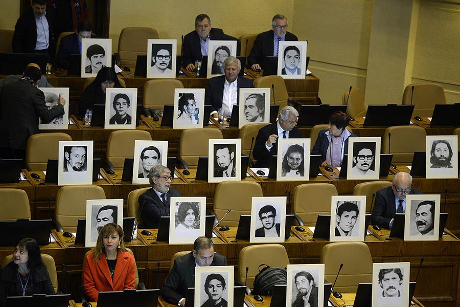 Protesta con fotografías de presos desaparecidos Las Bancada PS PC