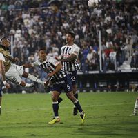 La cabeza de Vidal rescata a Colo Colo en la Libertadores: empata en Lima con 9 y se jugará la vida en Paraguay