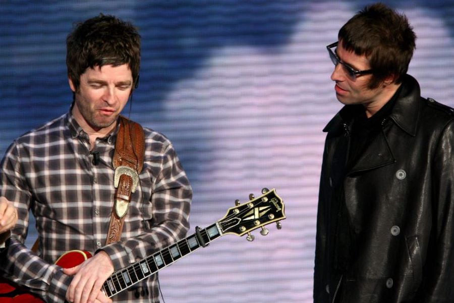 Noel-Gallagher-and-Liam-Gallagher-920x584