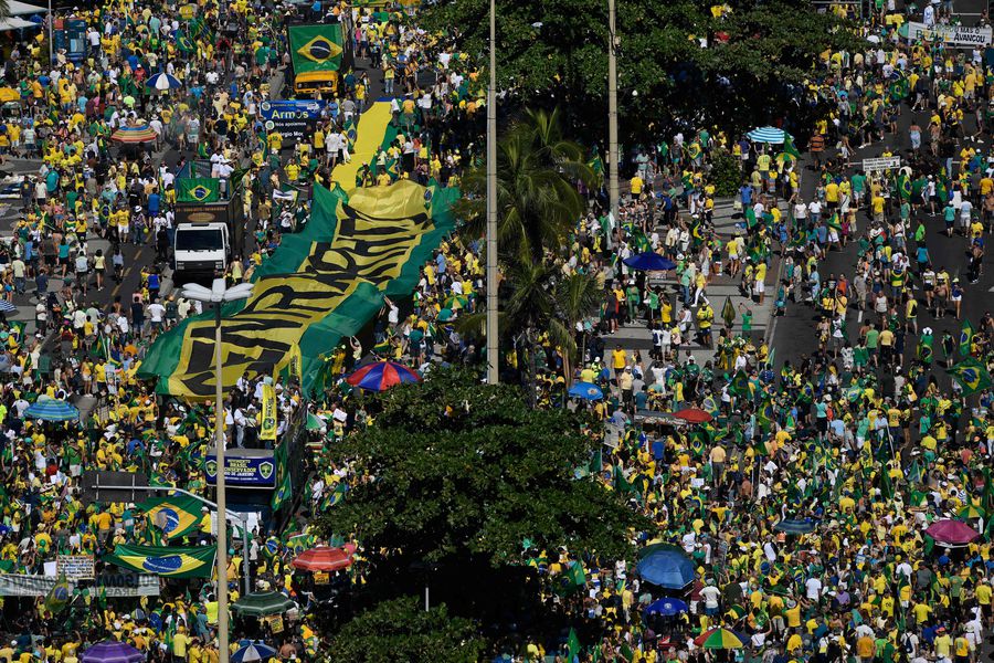 Multitudinaria marcha en apoyo de Sérgio Moro (AFP)