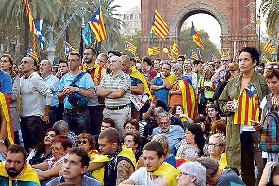 supporters-of-an-independence-for-catalonia-39356261