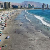 Radiografía a las vacaciones de verano: ¿Cuántas semanas se toman realmente los chilenos?