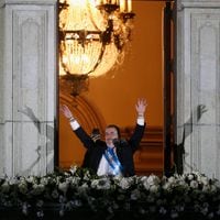 Arévalo jura como Presidente de Guatemala tras larga y caótica ceremonia de cambio de mando