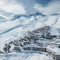 Centros de esquí logran niveles récord de nieve en más de 20 años y adelantan en un mes su apertura
