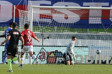 El gol de Patricio Rubio ante Universidad de Chile. Foto: Agencia Uno.