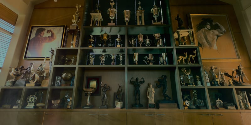 Trofeos de Arnold Schwarzenegger en el fisicoculturismo (Netflix)
