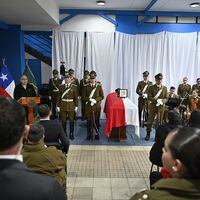 Presidente Boric y general Yáñez llegan a funeral de suboficial mayor Misael Vidal en Curanilahue