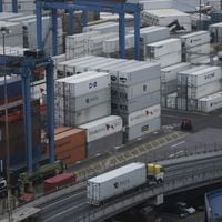 Trabajadores portuarios convocan paro para esta semana y gremio de la fruta enciende las alertas