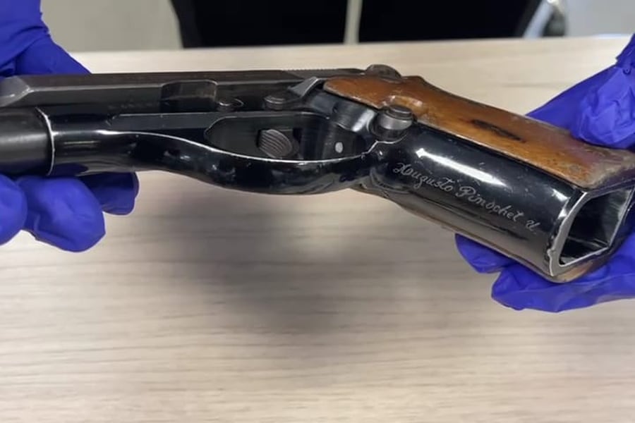 Una pistola de Augusto Pinochet suelta en Valdivia