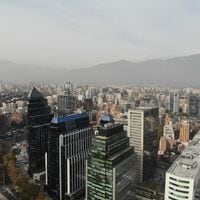Demanda de oficinas premium en Santiago se cuadriplica en el primer semestre y Las Condes es la comuna con más arriendos