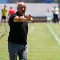“Acepté muchas cosas”: Luis Musrri es despedido como DT de San Antonio Unido lanzando dardos a la dirigencia del club