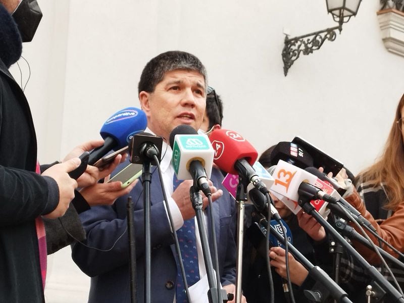 El subsecretario del Interior, Manuel Monsalve, en punto de prensa en un La Moneda este lunes.