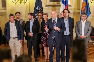 Giro en la negociación constituyente: oficialismo reflota idea inicial de Chile Vamos y propone un órgano de 50 escaños electos