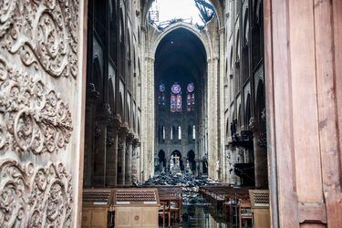 Alcalde de París intenta calmar temor por contaminación con plomo tras incendio en Notre Dame