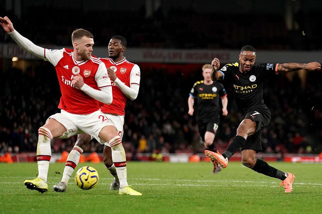 15 December 2019, England, London: Manchester City's Raheem Sterling (R) has a shot on goal during the English Premier League soccer match between Arsenal and Manchester City at the Emirates Stadium. Photo: John Walton/PA Wire/dpa