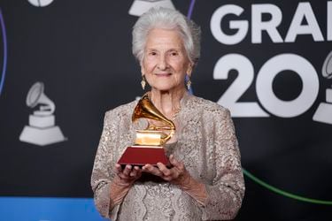 Ganó el Grammy a Mejor Nuevo Artista con 95 años: la historia de Ángela Álvarez