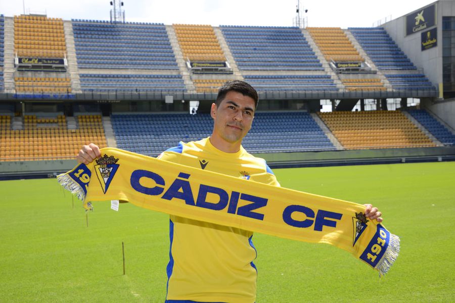 Tomás Alarcón fue presentado este martes como refuerzo del Cádiz para las próximas temporadas.