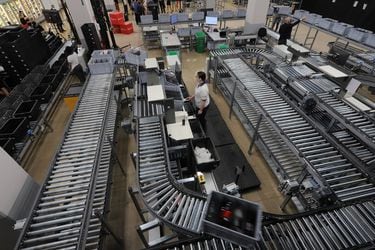 SMU inaugura primer centro robotizado de pedidos de Latinoamérica 