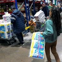 Esta es la restricción de horario para chilenos al comprar en supermercados de Argentina
