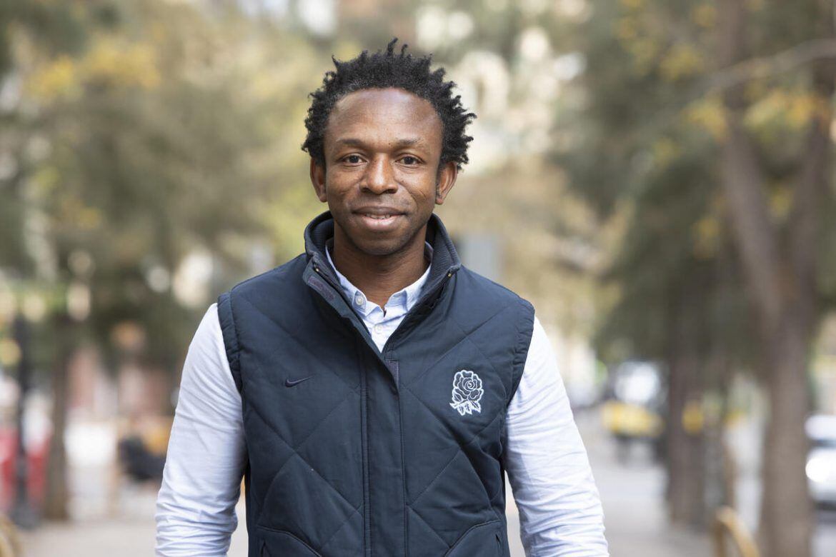 El ghanés Ousman Umar demoró cinco años en llegar a Barcelona, estudió, fundó Nasco Feeding Minds, una ONG que capacita jóvenes africanos en informática y programación, y luego creó NASCO Tech.