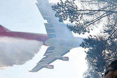 a-super-tanker-boeing-747400-firefighting-p-36525213