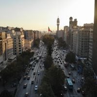 Santiago registra fuerte salto y se ubica como la tercera ciudad más cara de Sudamérica para vivir para los extranjeros