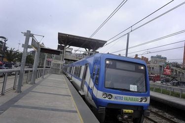 VALPARAISO - Reanudan Metro Tren Merval