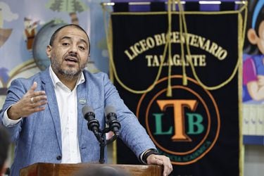 Ministro Ávila precisa sus dichos sobre suspensión de clases por funeral narco tras catalogarla de “buena decisión”