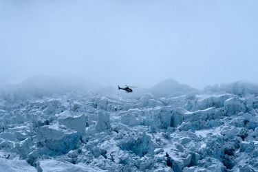 Tragedia en el Everest: helicóptero se estrelló con 5 turistas