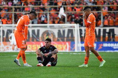 A días del clásico con la UC: Carlos Palacios sale por lesión ante Cobreloa