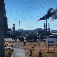 Dos trabajadores resultan lesionados tras inflamación en refinería de ENAP en Hualpén 