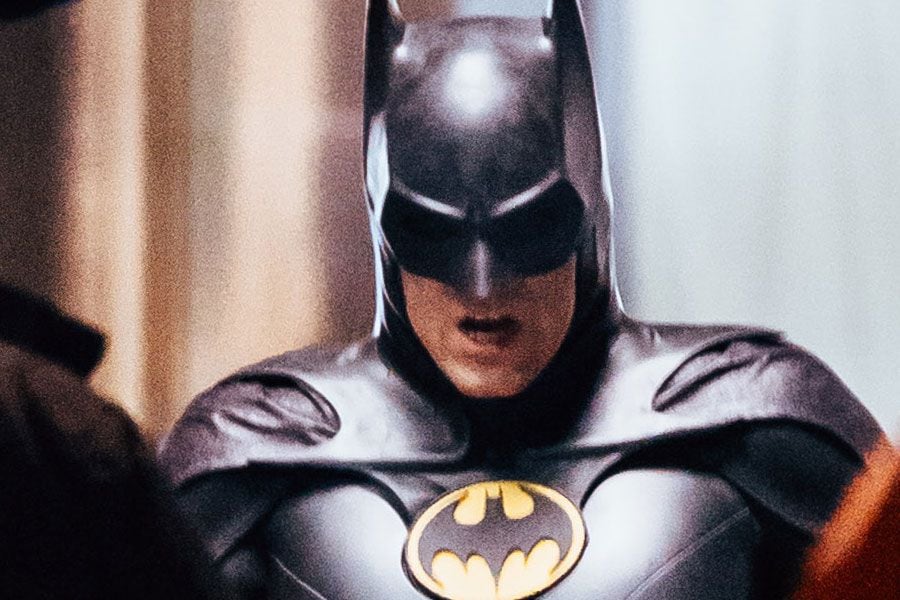 Aquí tienen un mejor vistazo al traje del Batman de Michael Keaton en la  película de Batgirl - La Tercera
