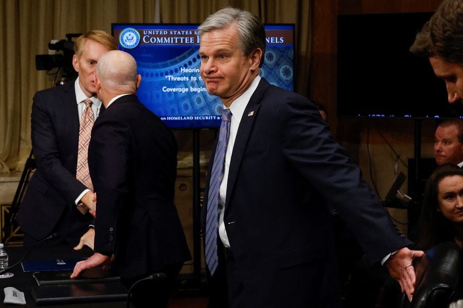 El director del FBI, Christopher Wray, llega a testificar ante una audiencia del Comité Senatorial de Seguridad Nacional y Asuntos Gubernamentales sobre amenazas a Estados Unidos, en Washington, el 31 de octubre de 2023. Foto: Reuters
