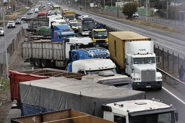 Gobierno de Boric ha presentado 9 querellas por Ley de Seguridad del Estado contra camioneros por bloqueo de rutas