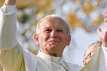 Cúpula de Iglesia polaca defiende a Juan Pablo II ante acusaciones de encubrir abusos sexuales