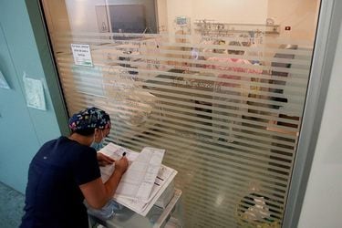 Trabajadores de la Subsecretaría de Redes cuestionan manejo de crisis por virus respiratorios pero respaldan gestión de ministra Aguilera