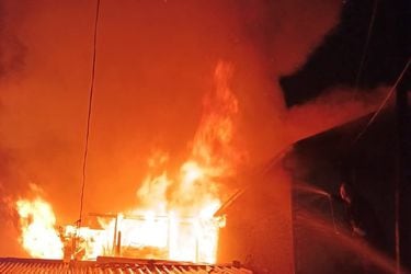 Incendio en Estación Central deja cuatro viviendas afectadas y 10 damnificados