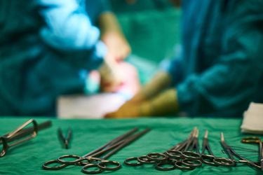Incluso intubados: alertan que 1 de cada 10 personas anestesiadas está consciente en una cirugía