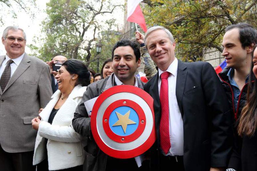 José Antonio Kast inscribe al Partido Republicano en el Servel