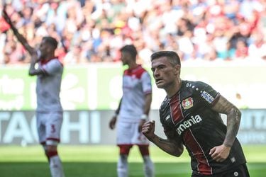 Sonríe Lasarte: Aránguiz retorna a las canchas en plácida goleada del Bayer Leverkusen
