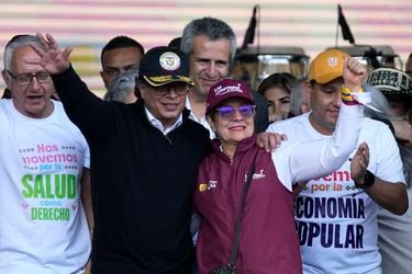 Miles de colombianos marchan en apoyo al presidente Petro y en defensa de reformas sociales