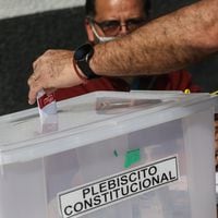 Encuesta CEP: las principales razones para votar Rechazo fueron por el desempeño de los exconvencionales y debido a que el texto “iba a generar división entre los chilenos”