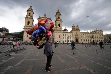 Inflación colombiana sube más de lo previsto a máximo de 23 años