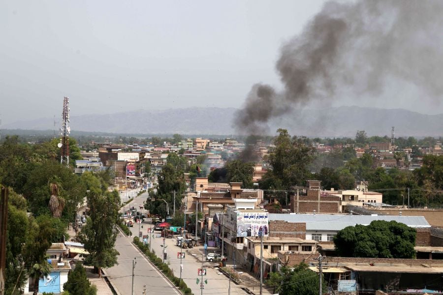 Militants attacked government buildings in Jalalabad