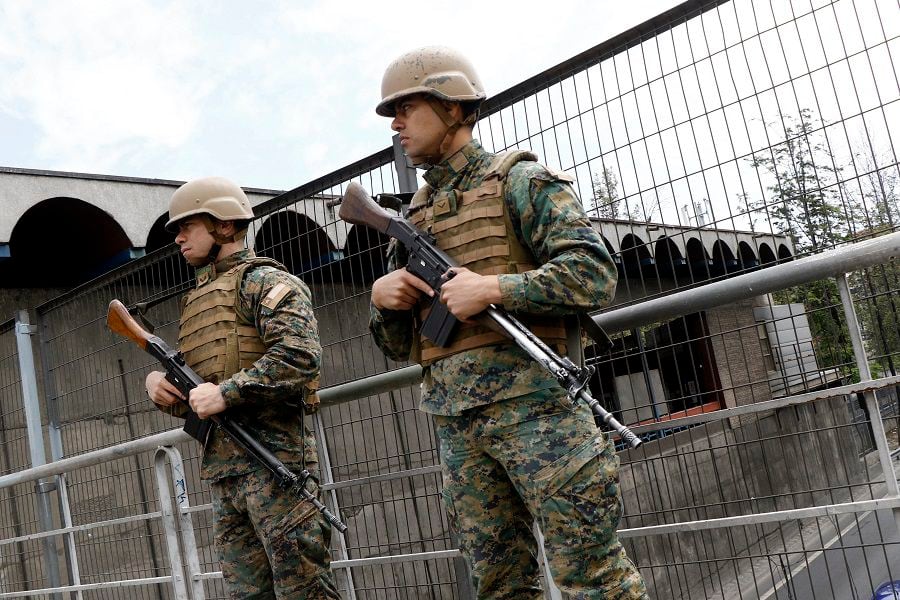 Militares resguardan metro Toesca