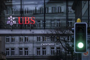 Las claves de la compra Credit Suisse por parte de UBS: estabilidad financiera y las garantías del gobierno suizo