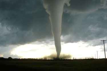 Declaran alerta preventiva por posibilidad de tornados y trombas marinas en regiones de Los Ríos y Los Lagos